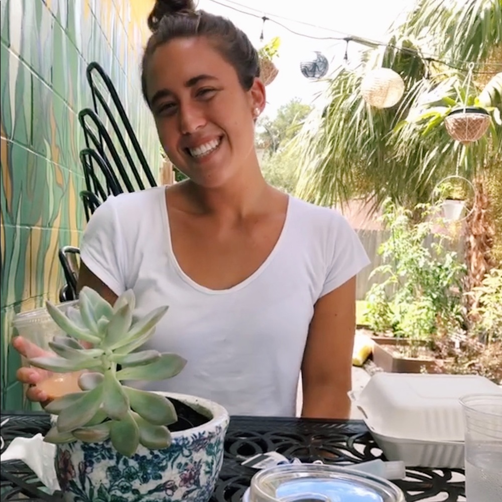 Meet your Posher, Mia